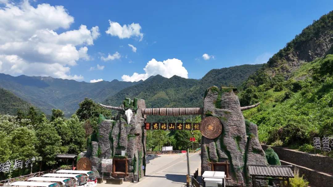 藥姑山門頭。jpg.jpg